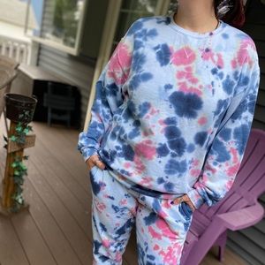 ⛔️SOLD!⛔️ 💜 Tie dyed sweatsuit! 💙